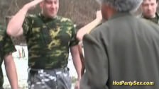 Порно видео Военные птенцы кончают в девушку офицера
