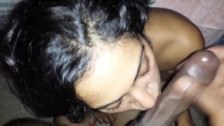 Порно видео Сексуальная индианская девушка минетит своего друга